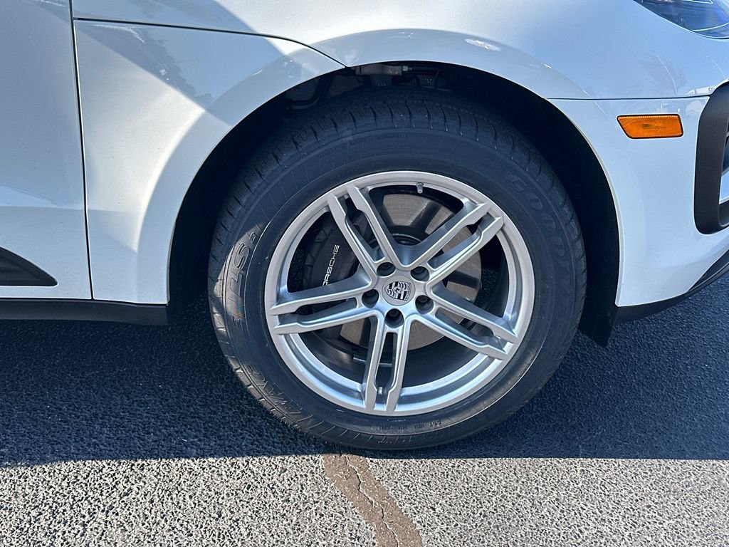 Used 2022 Porsche Macan Base image 12