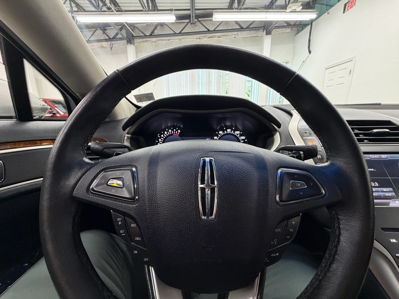 Used 2015 Lincoln MKZ FWD image 25