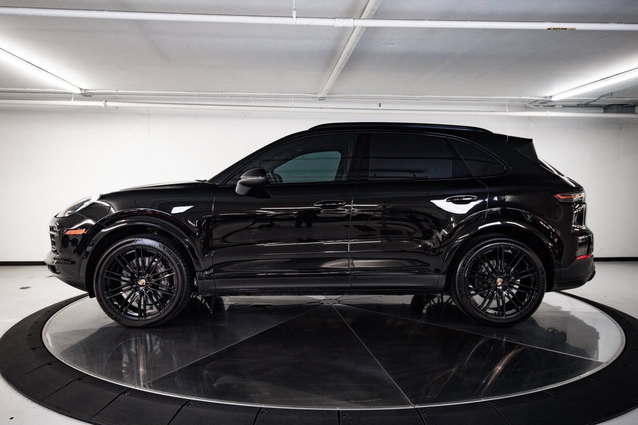 Used 2023 Porsche Cayenne Platinum Edition AWD/4WD image 2