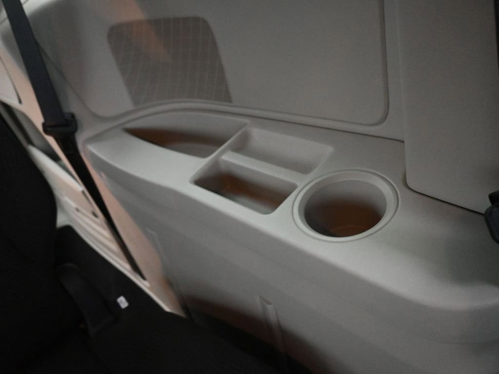 Used 2016 Dodge Grand Caravan SE image 27