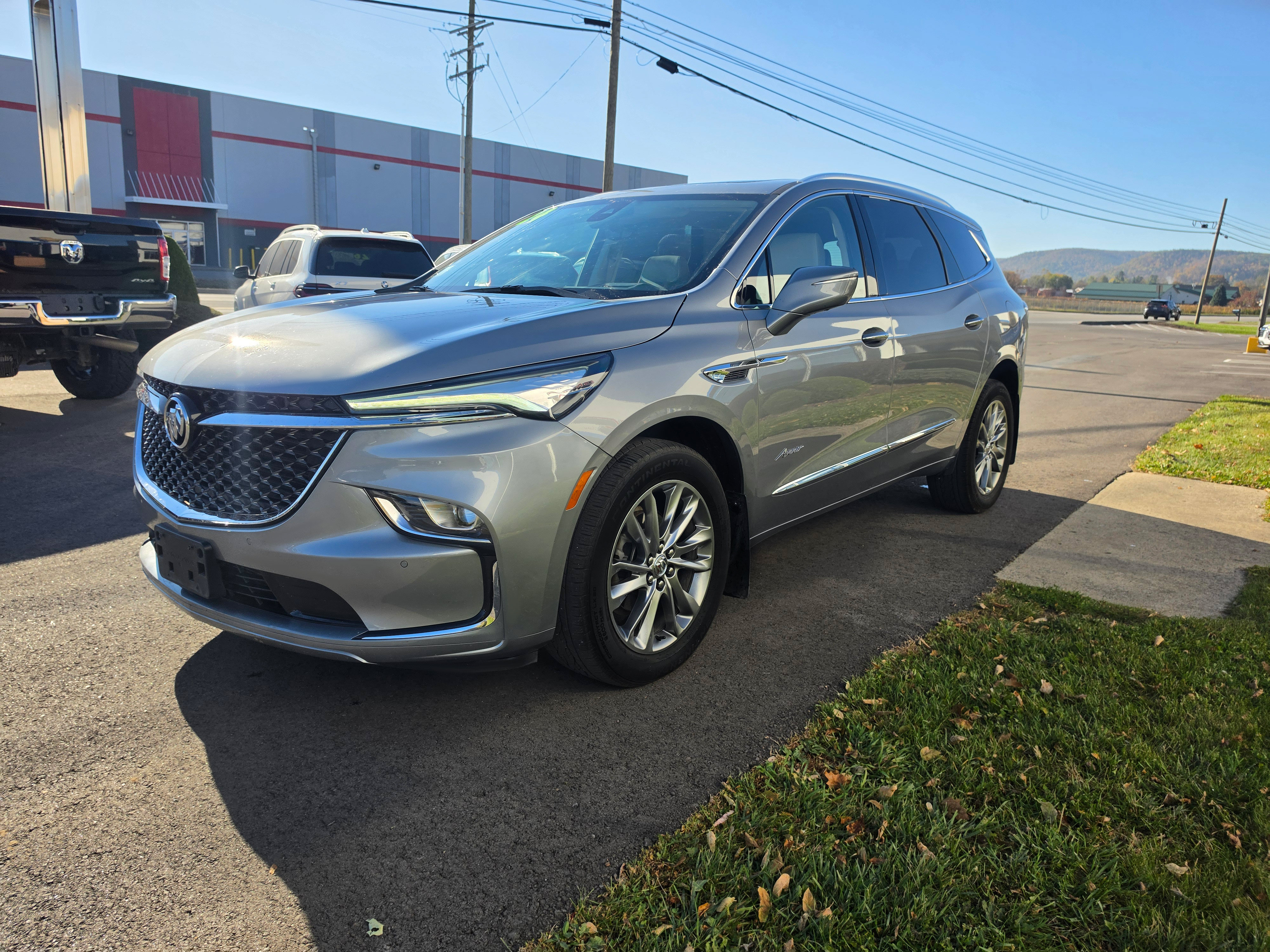 Used 2024 Buick Enclave Avenir AWD/4WD image 8