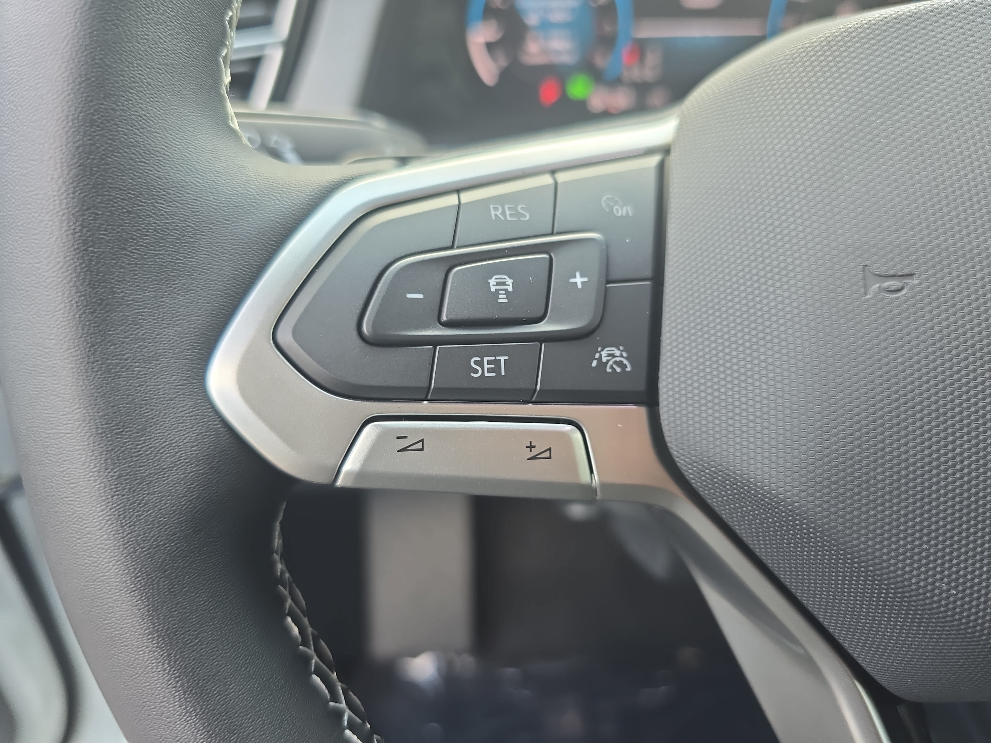New 2026 Volkswagen Atlas Cross Sport SE FWD image 17