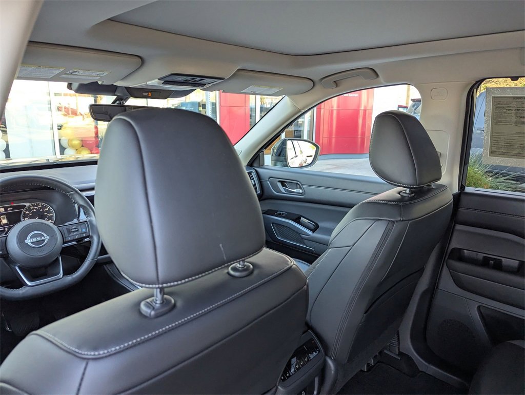 Used 2024 Nissan Pathfinder SL w/ SL Premium Package image 15