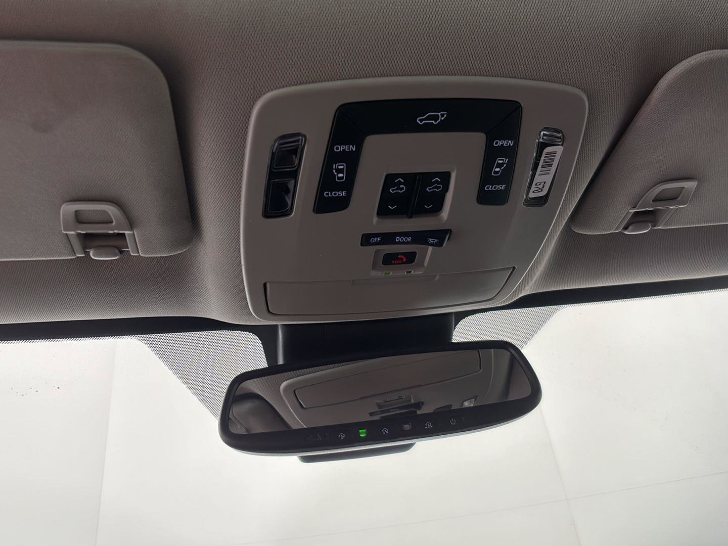 Used 2025 Toyota Sienna XLE w/ XLE Plus Package FWD image 38