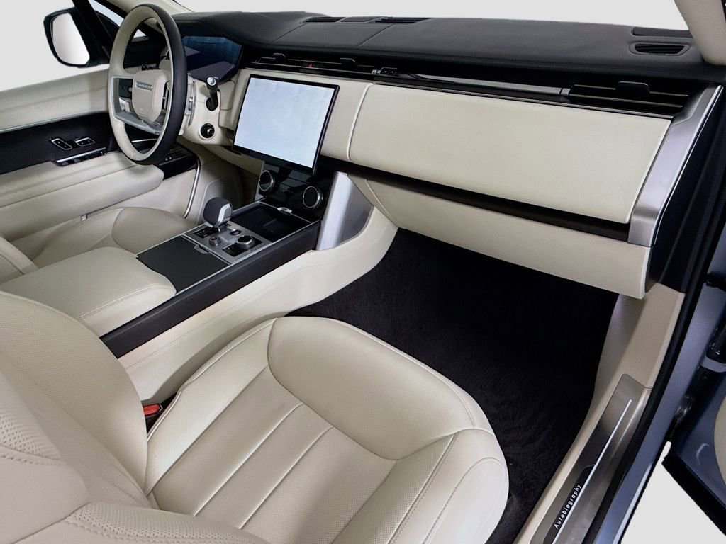 Used 2023 Land Rover Range Rover Long Wheelbase Autobiography image 18