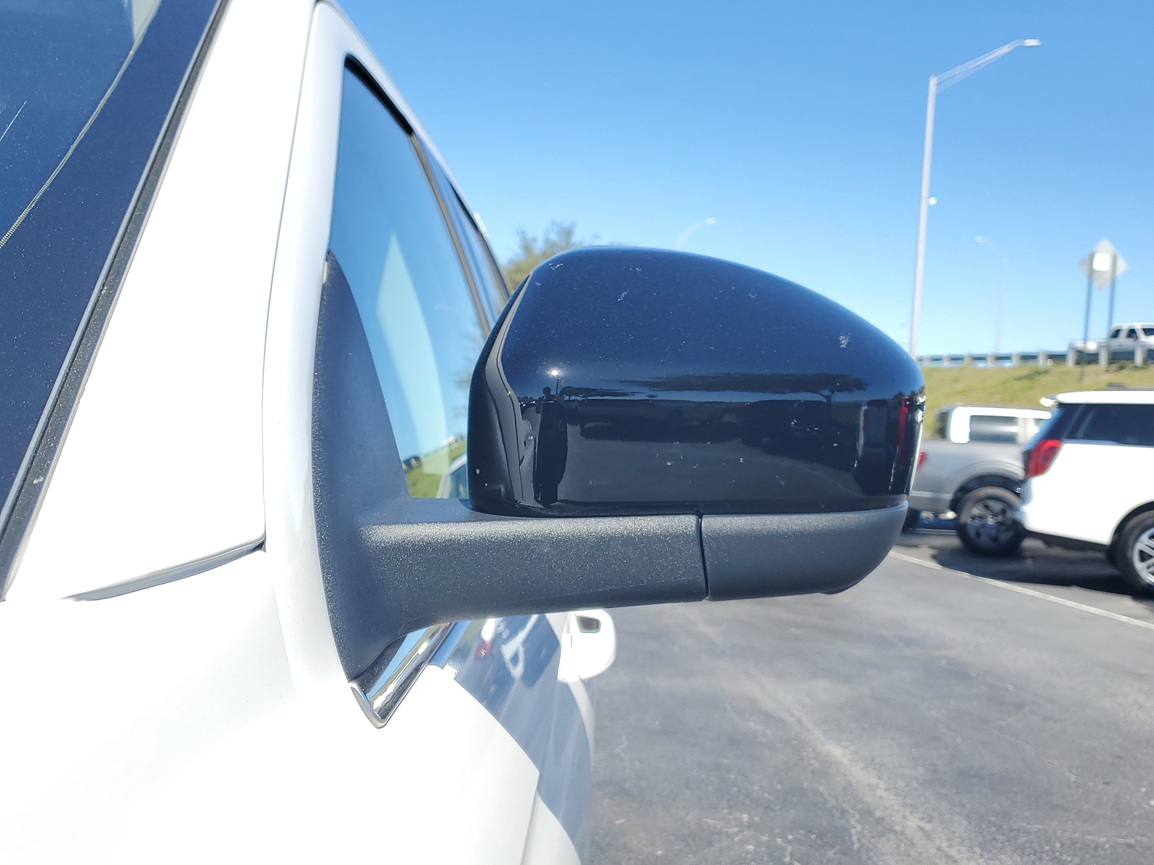 Certified 2025 Ford Expedition Active image 4
