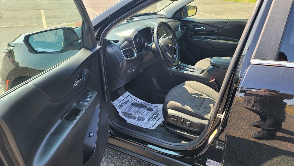 Used 2023 Chevrolet Equinox LT w/ Driver Convenience Package image 18