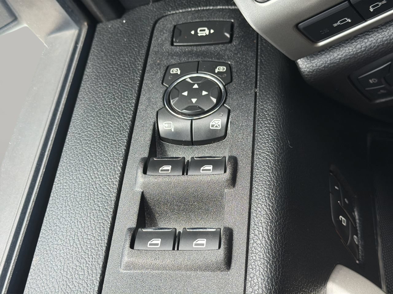 Used 2019 Ford F350 Lariat w/ Lariat Ultimate Package AWD/4WD image 16