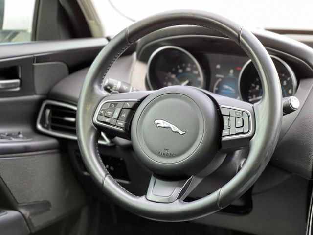 Used 2018 Jaguar XE image 30