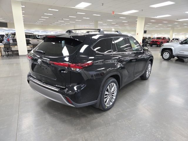 New 2026 Toyota Highlander Platinum image 5