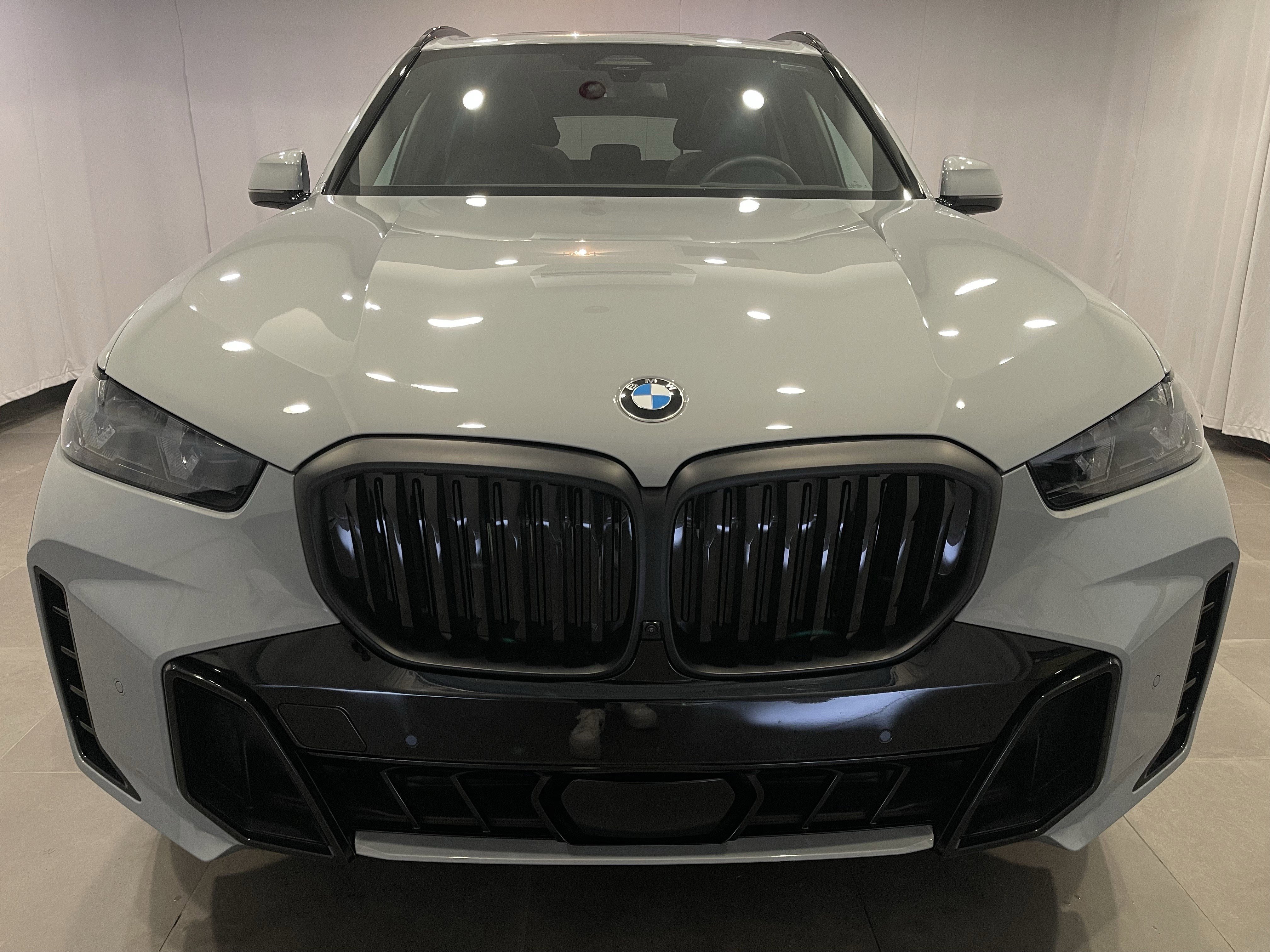 Used 2025 BMW X5 xDrive40i w/ M Sport Package AWD/4WD image 2