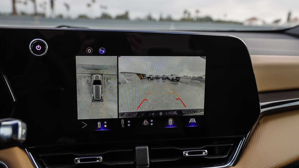 Used 2025 Chevrolet Equinox ACTIV w/ Safety and Technology Package FWD image 28
