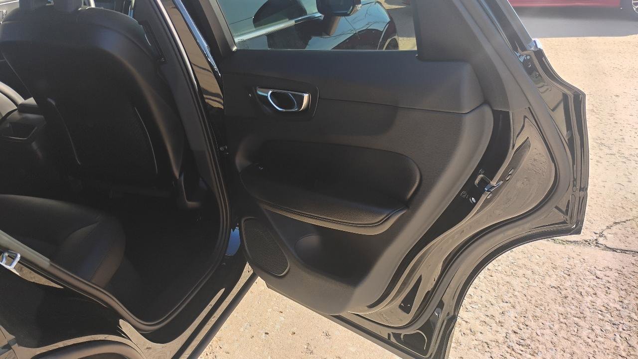 Used 2022 Volvo XC60 B5 Momentum AWD/4WD image 21