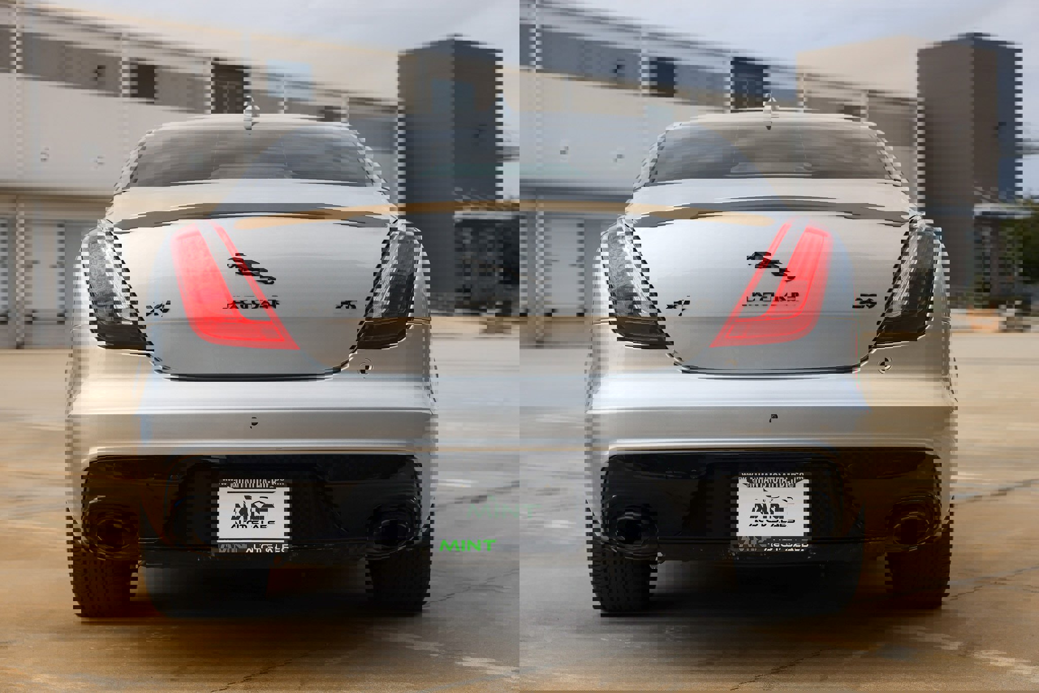 Used 2019 Jaguar XJ R-Sport image 12