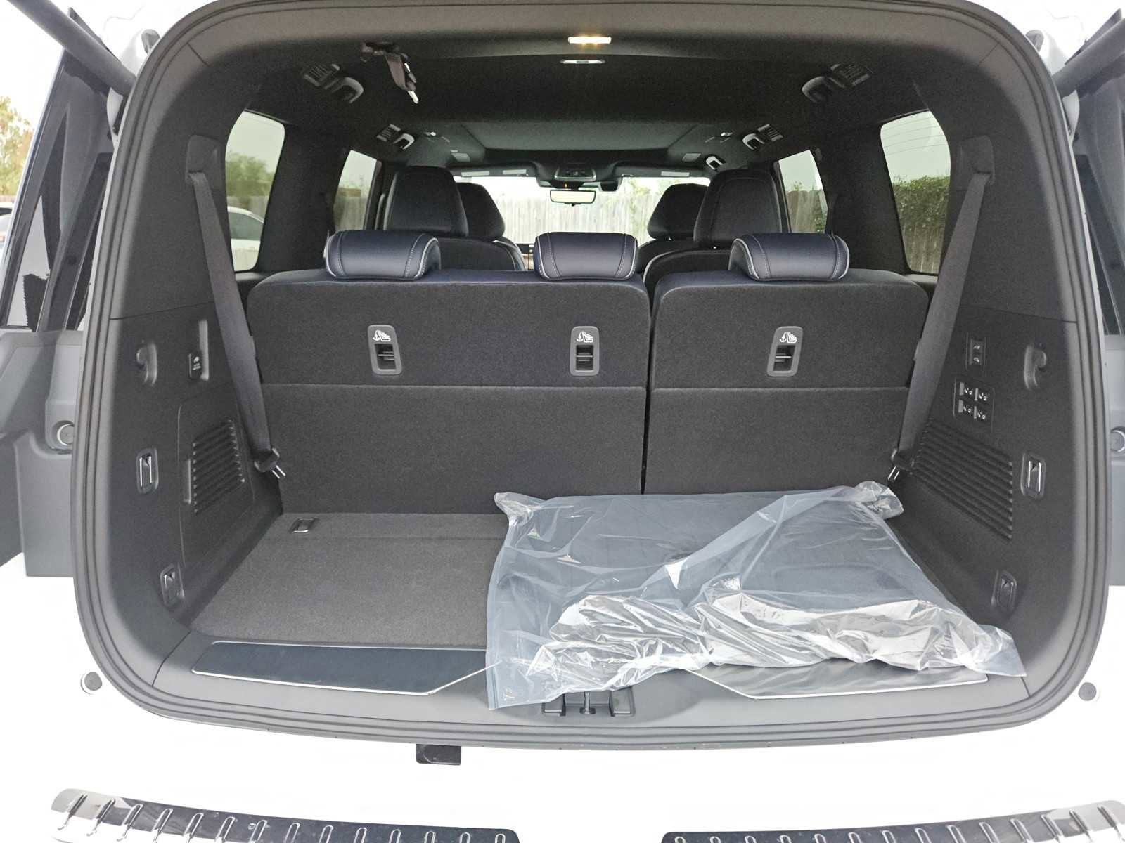 New 2026 INFINITI QX80 4WD w/ Sport Exterior Package image 23