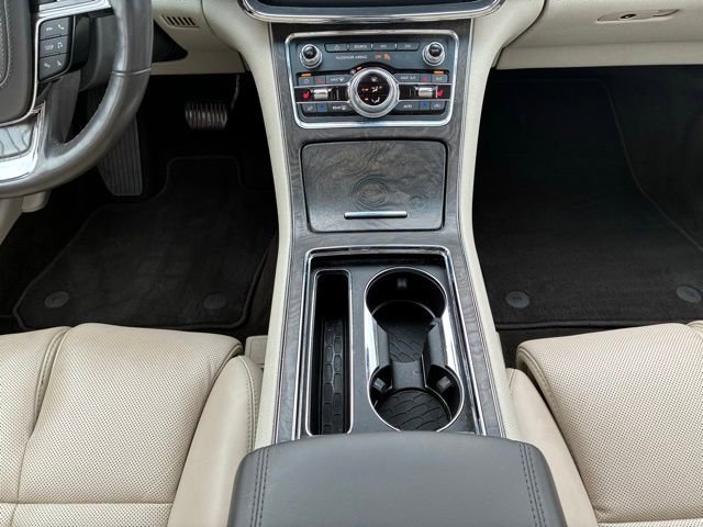 Used 2019 Lincoln Continental Select w/ Continental Climate Package FWD image 16