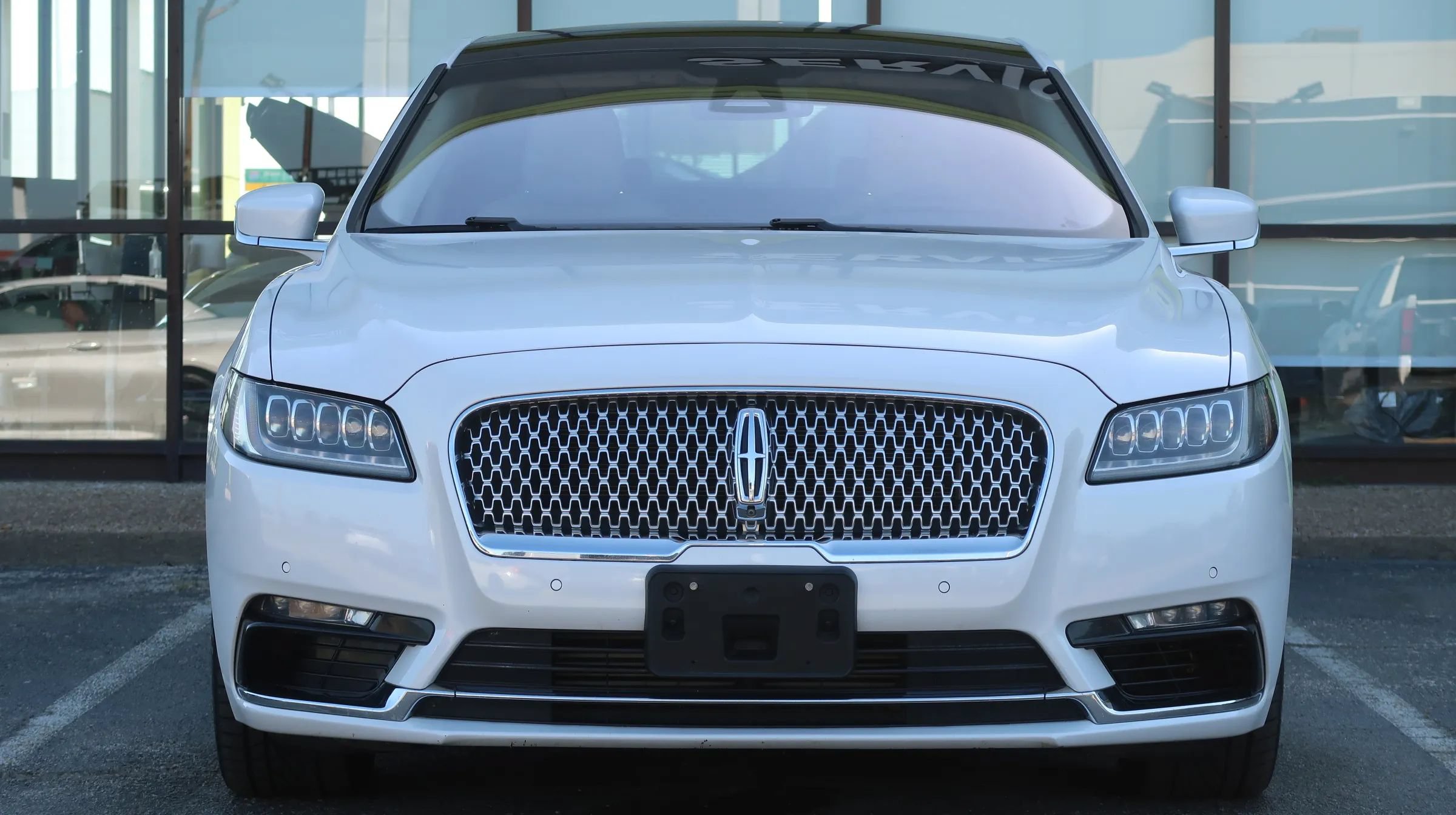 Used 2018 Lincoln Continental Reserve w/ Rear-seat Package FWD image 2