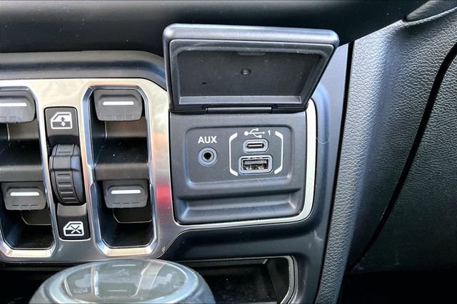 Used 2023 Jeep Wrangler Unlimited Sahara image 16