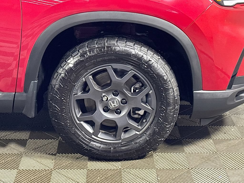 Certified 2025 Honda Pilot TrailSport image 24