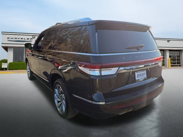 Used 2023 Lincoln Navigator Reserve AWD/4WD image 5