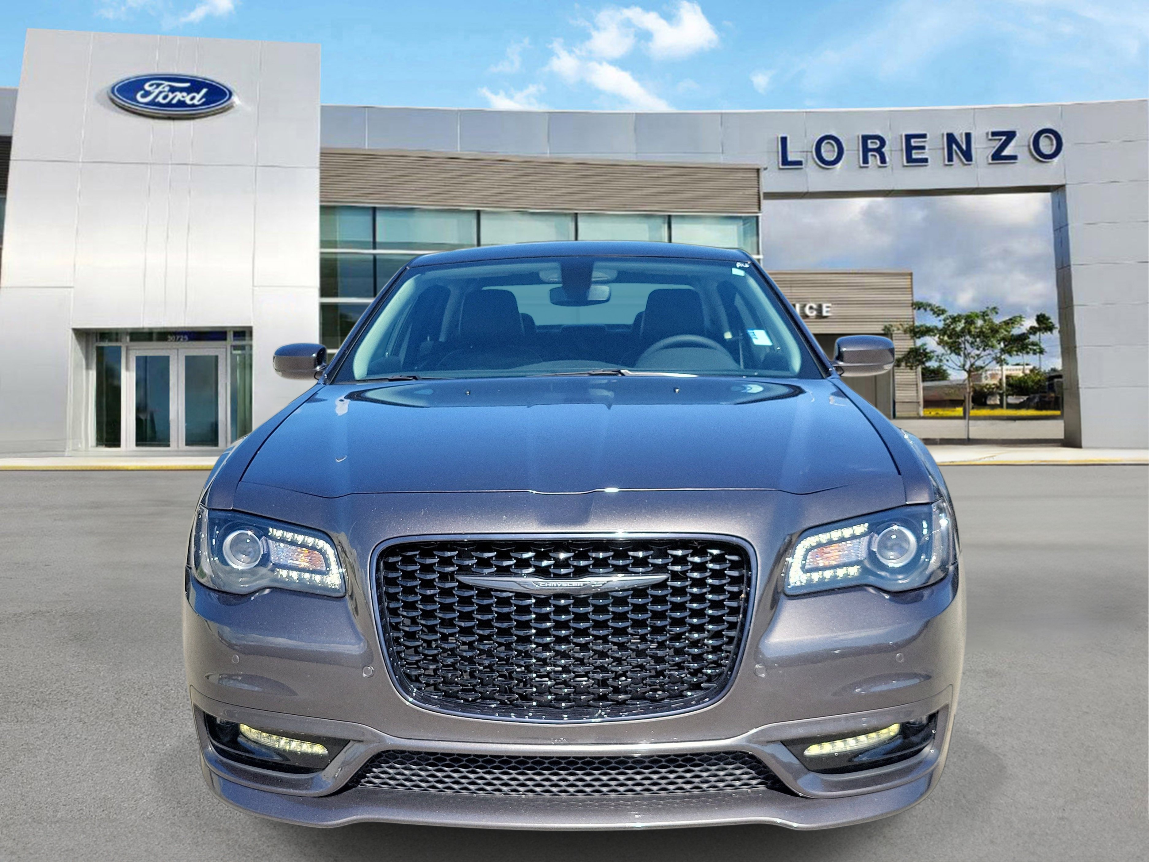 Used 2023 Chrysler 300 Touring L RWD image 2