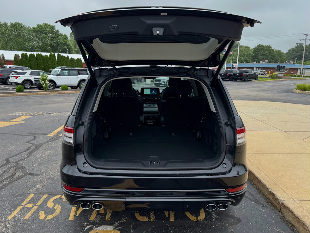 New 2025 Lincoln Aviator AWD w/ Jet Appearance Package image 7