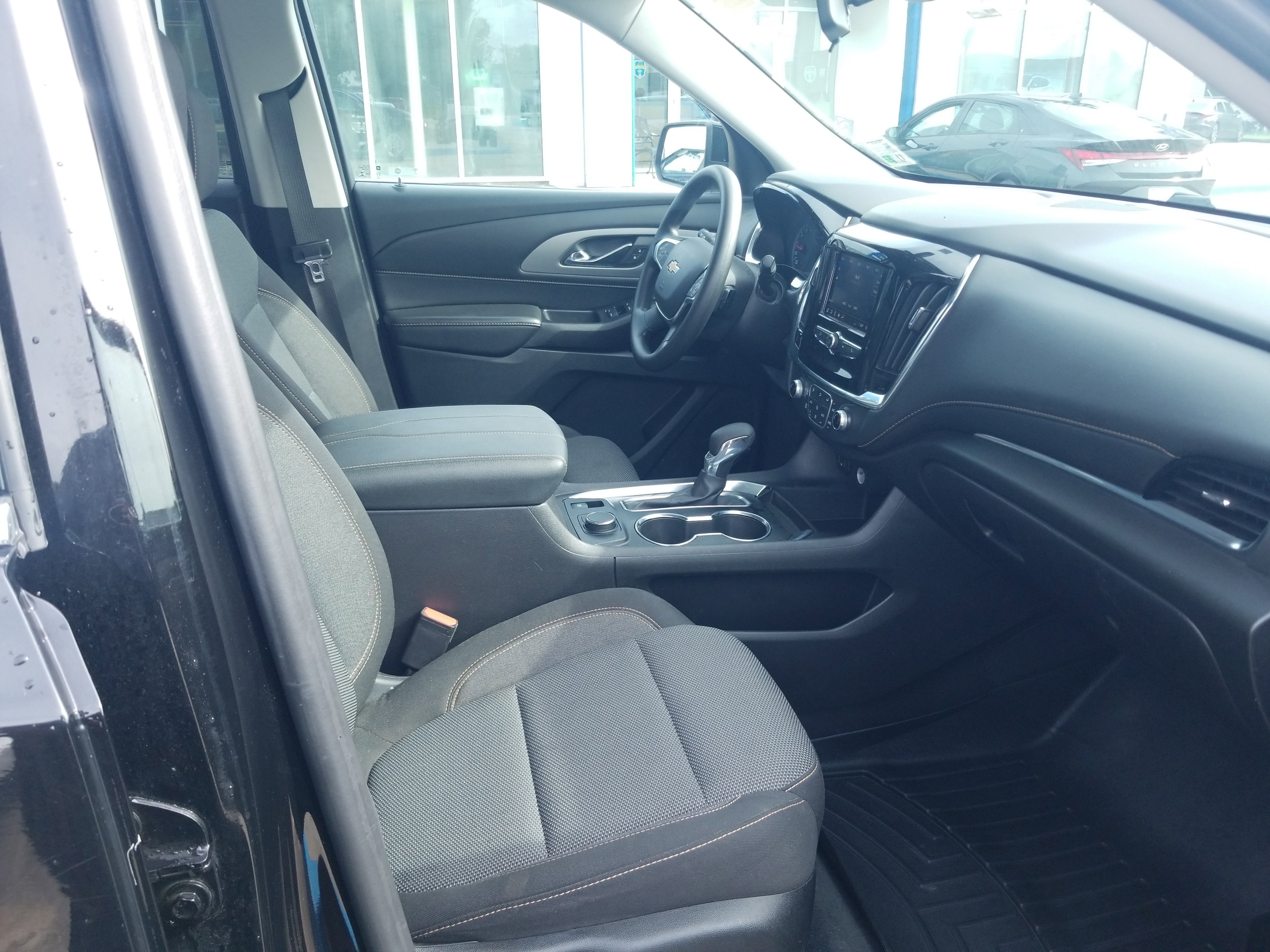 Used 2021 Chevrolet Traverse LS FWD image 17