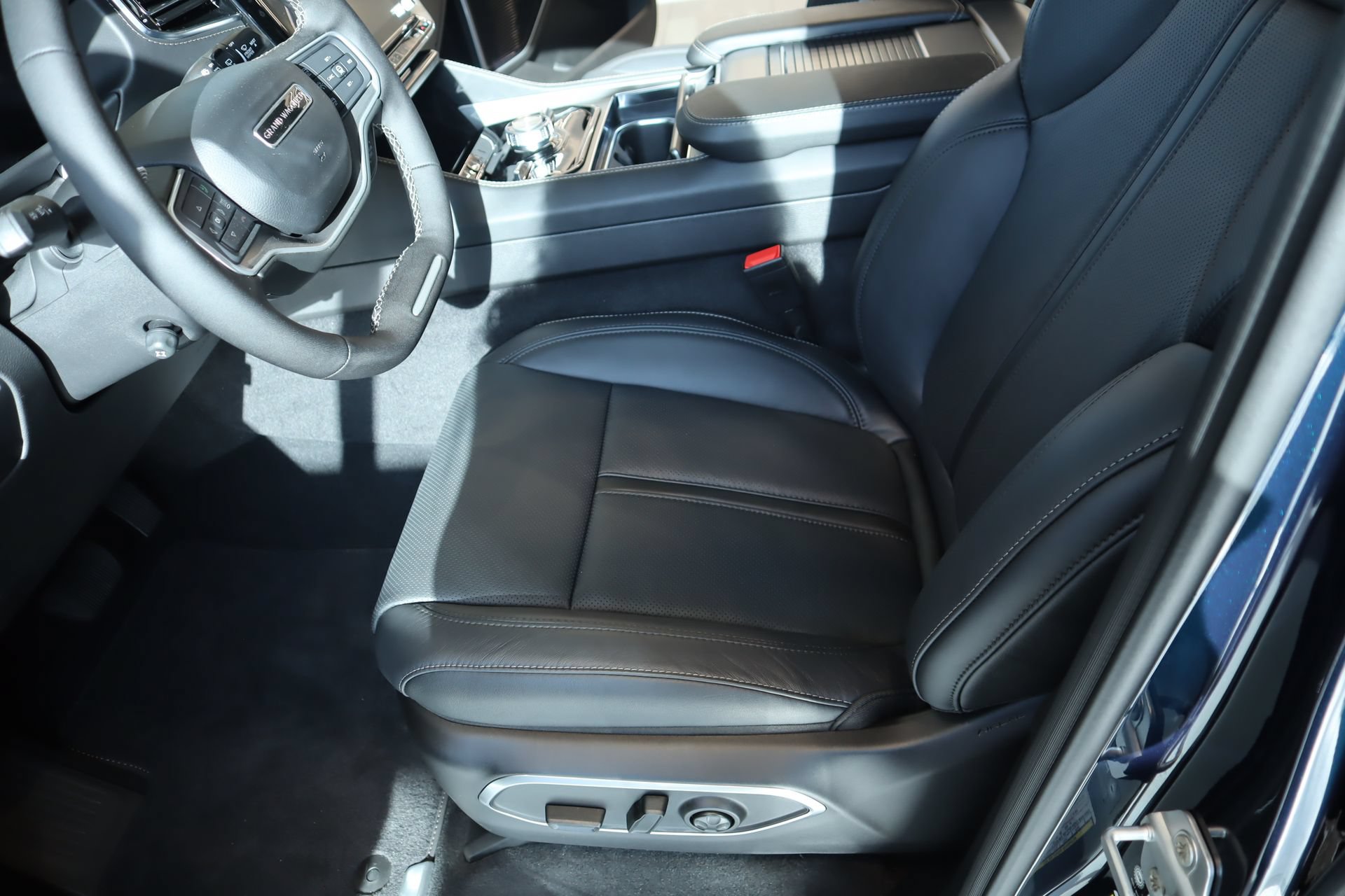 New 2026 Jeep Grand Wagoneer Limited AWD/4WD image 11