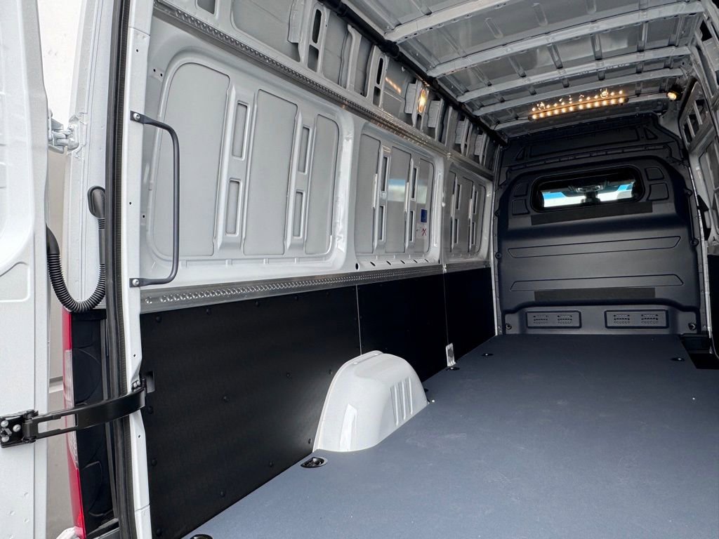 Used 2024 Mercedes-Benz eSprinter 170 Cargo image 15