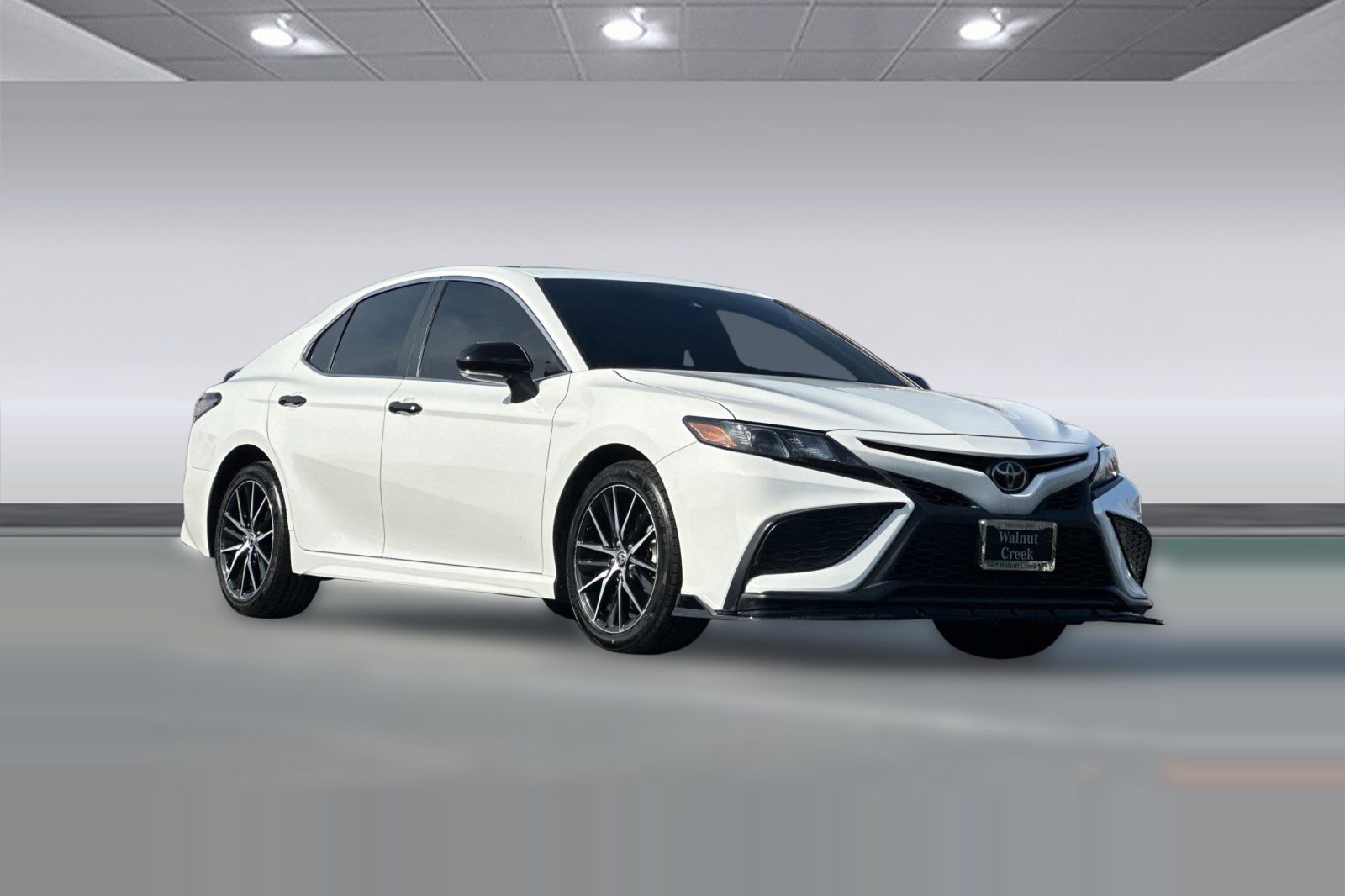 Used 2022 Toyota Camry SE image 6