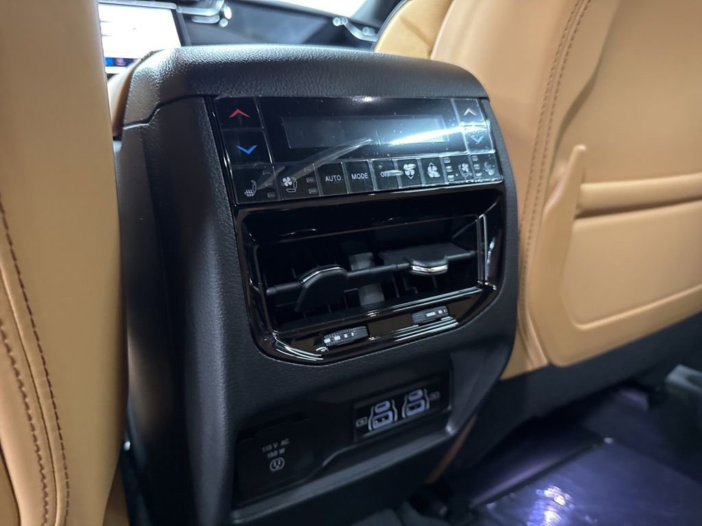 Used 2025 Jeep Grand Cherokee L Summit w/ Advanced Protech Group IV AWD/4WD image 17