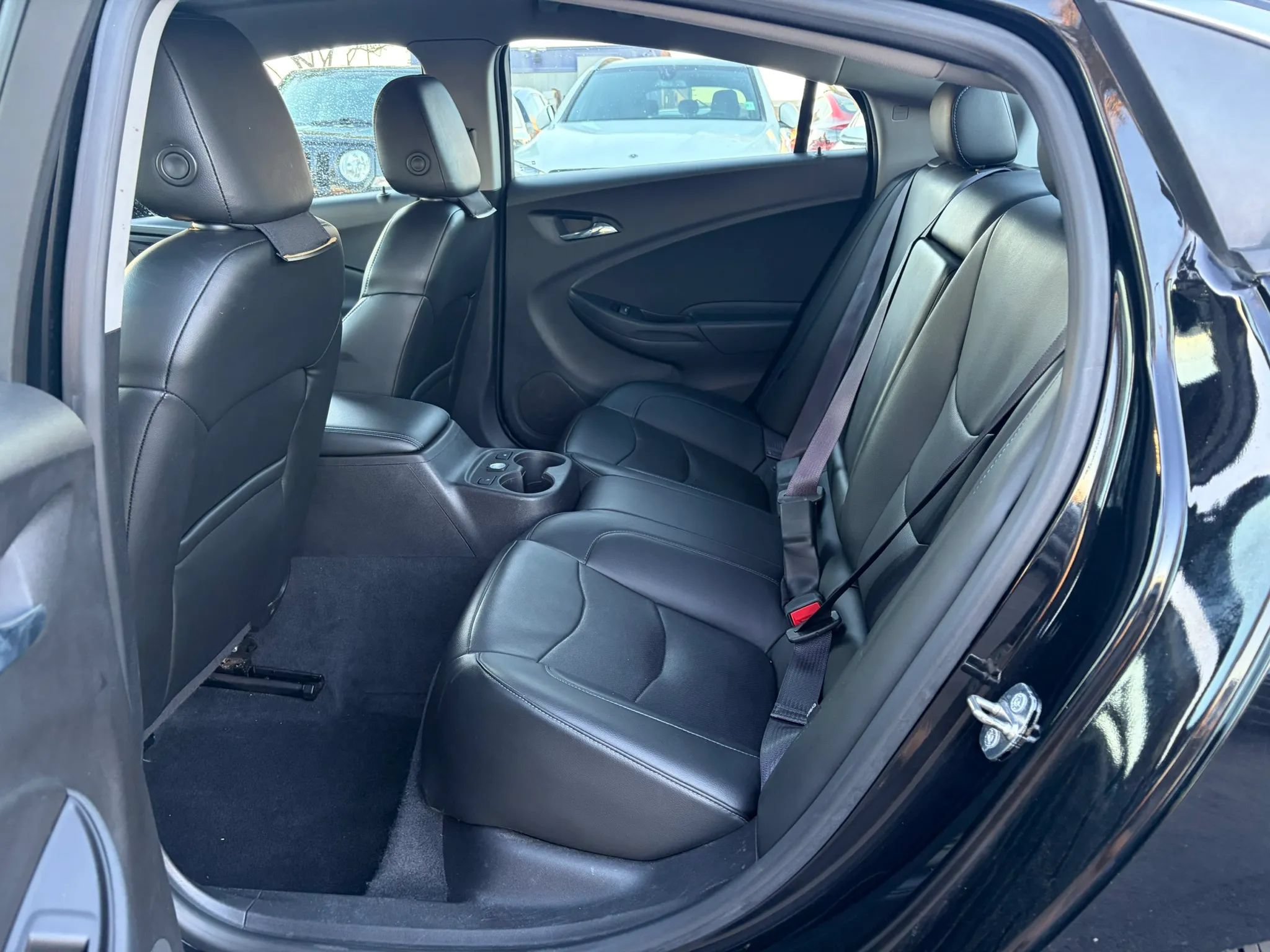 Used 2017 Chevrolet Volt Premier w/ Driver Confidence II Package FWD image 9
