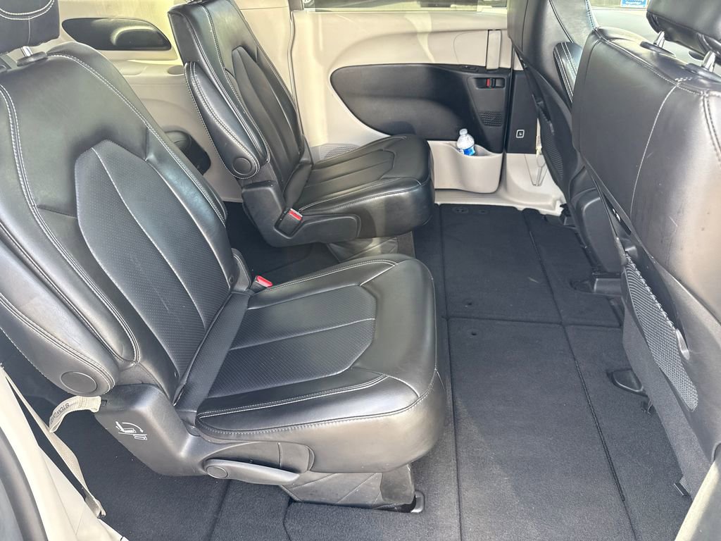 Used 2024 Chrysler Pacifica Touring-L FWD image 14