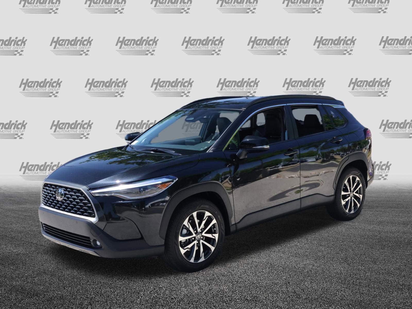 Used 2023 Toyota Corolla Cross XLE w/ Convenience Package AWD/4WD image 5