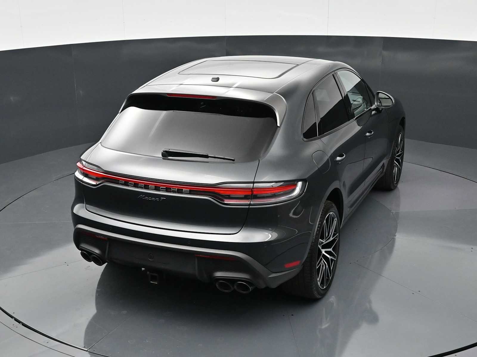 Certified 2025 Porsche Macan Turbo AWD/4WD image 34