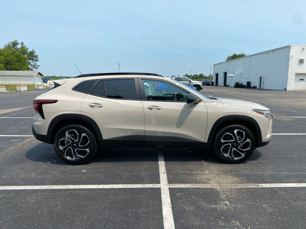 New 2026 Chevrolet Trax RS w/ Sunroof Package FWD image 8