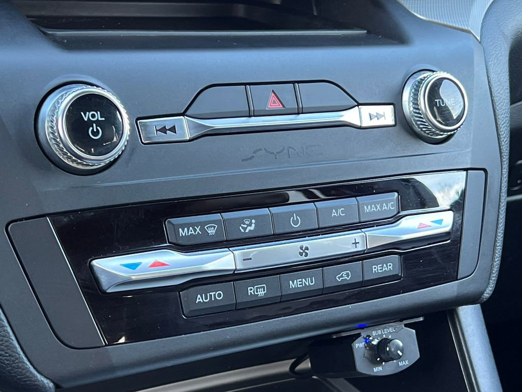 Used 2020 Ford Explorer XLT w/ Equipment Group 202A image 26