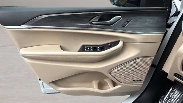 Used 2021 Jeep Grand Cherokee L Limited image 17