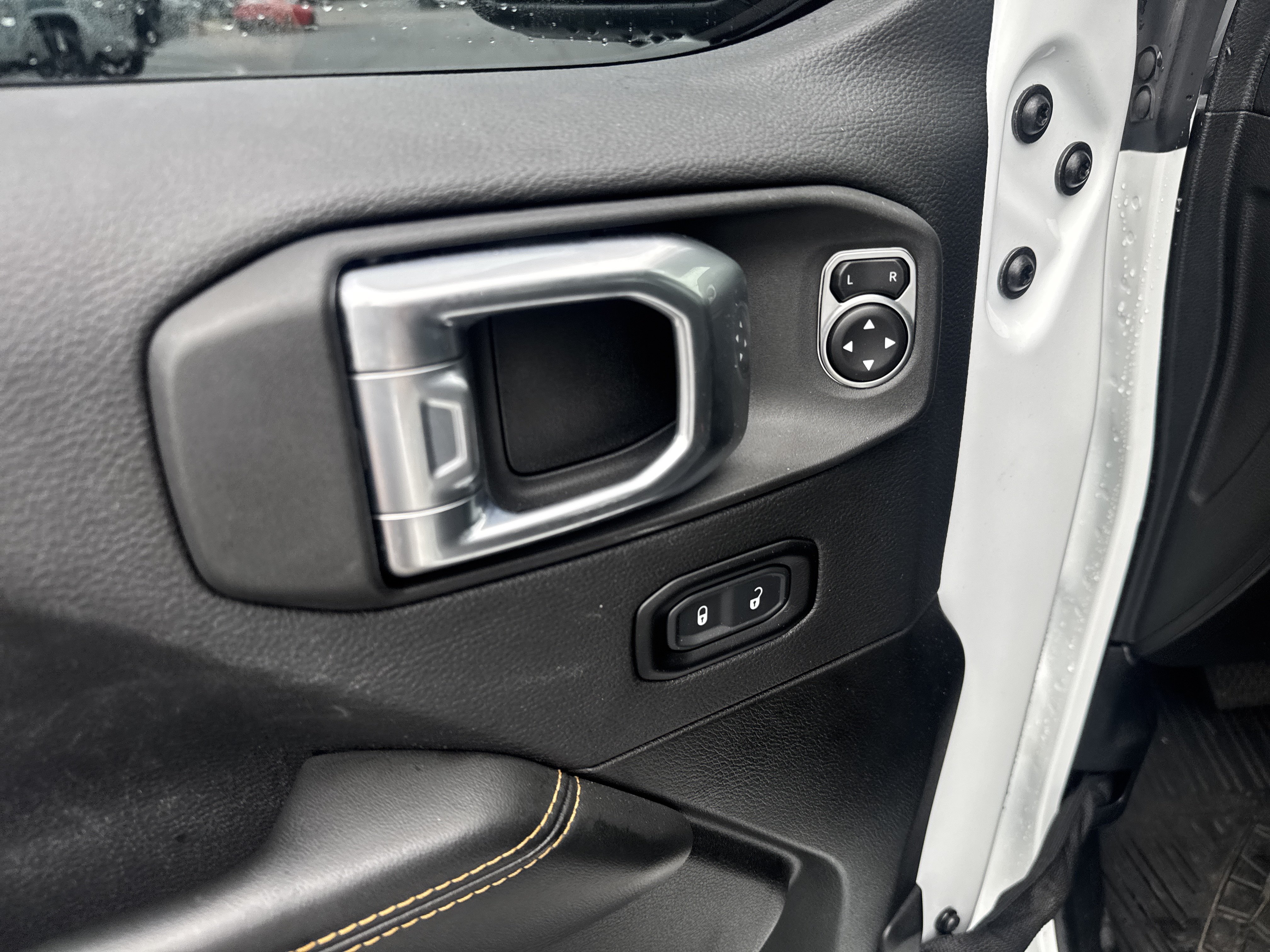 Used 2024 Jeep Wrangler Unlimited Sahara w/ Technology Group AWD/4WD image 16