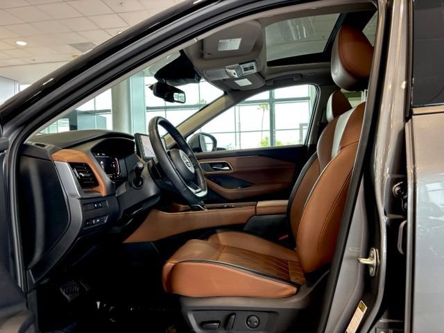 Used 2024 Nissan Rogue Platinum w/ Platinum Premium Package FWD image 25
