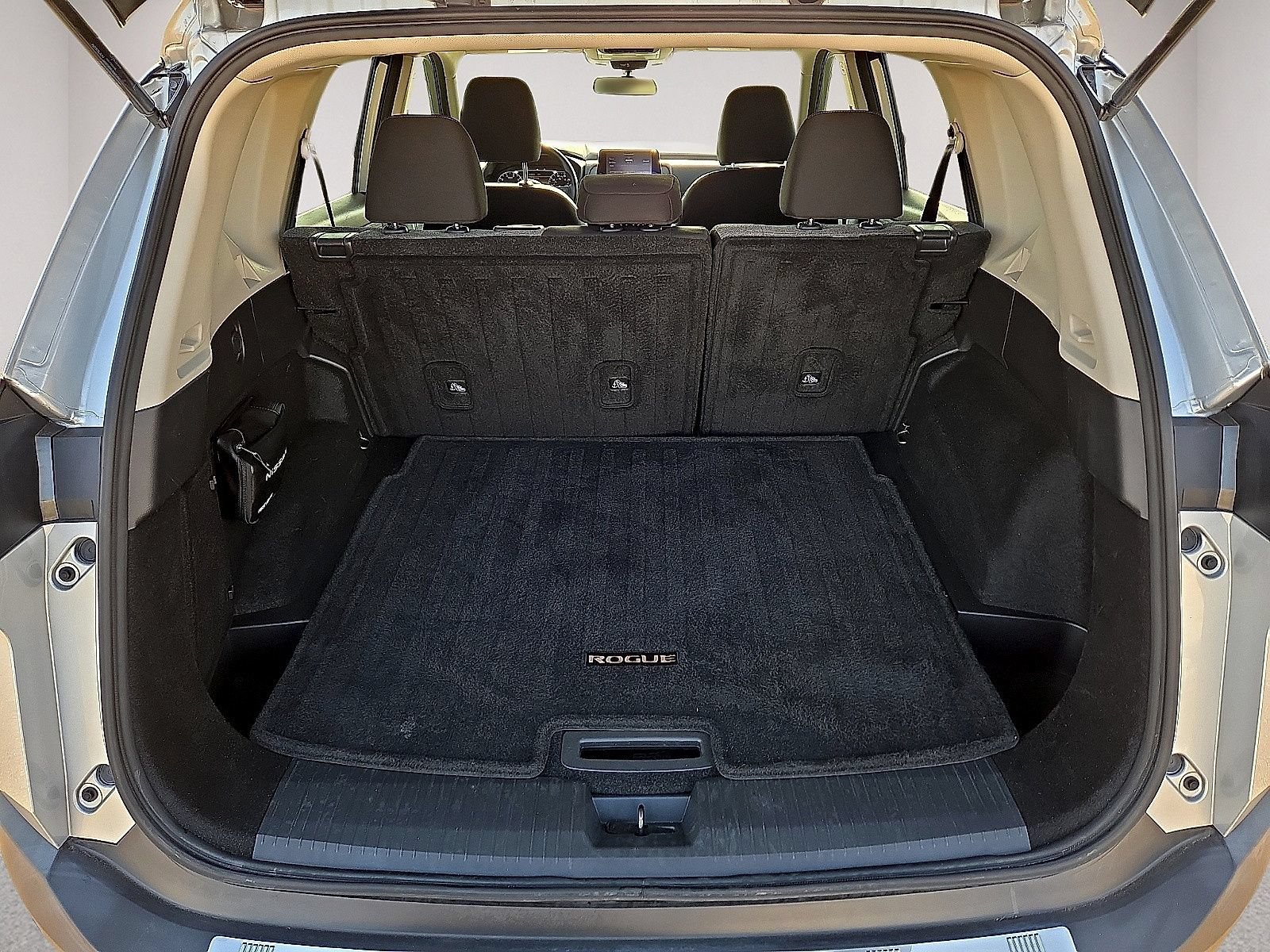 Used 2022 Nissan Rogue SV FWD image 13