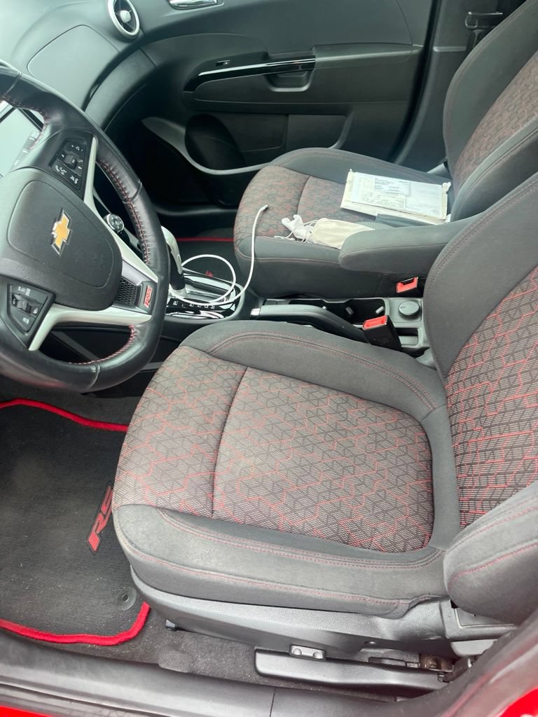 Used 2017 Chevrolet Sonic LT w/ Fun and Sun Package FWD image 9