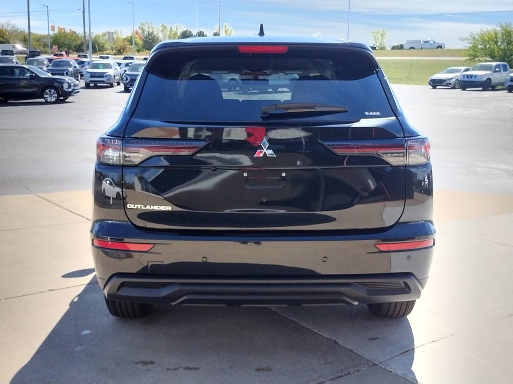 New 2025 Mitsubishi Outlander ES image 6