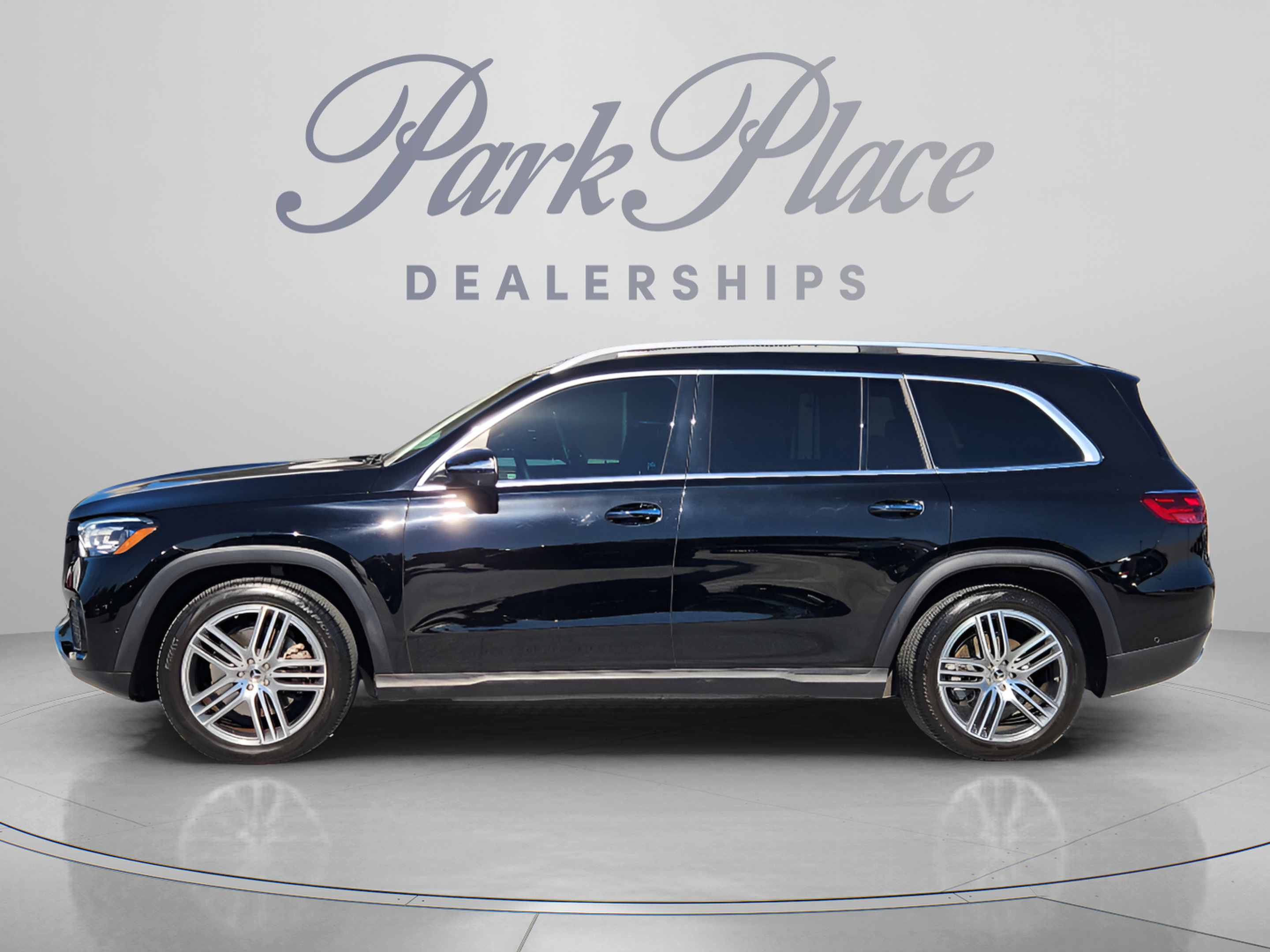 Used 2024 Mercedes-Benz GLS 450 4MATIC image 2