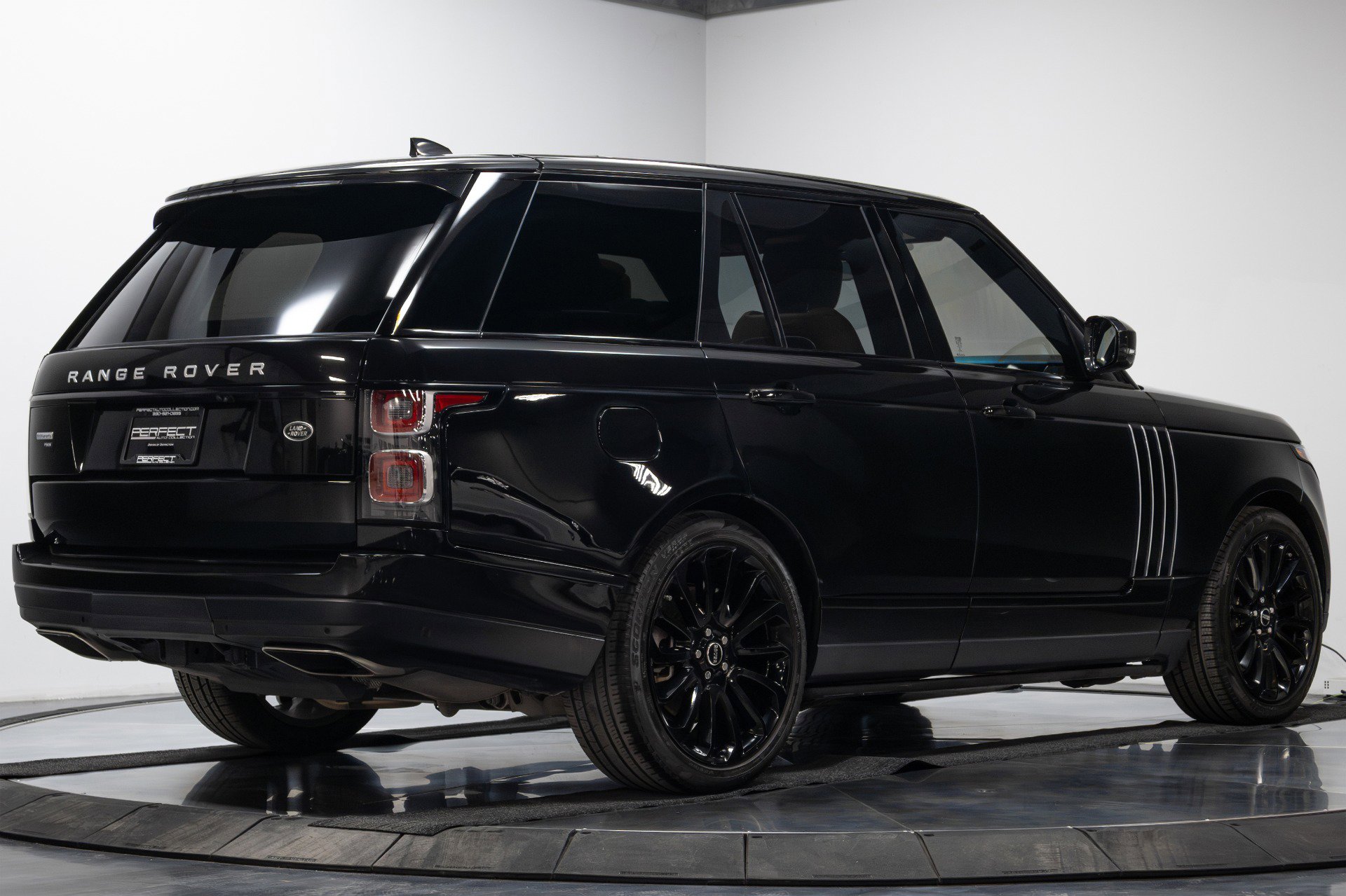 Used 2022 Land Rover Range Rover Autobiography image 15