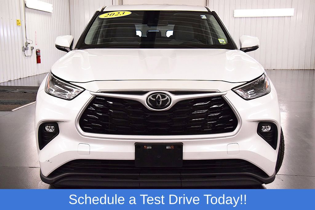 Used 2023 Toyota Highlander LE AWD/4WD image 2