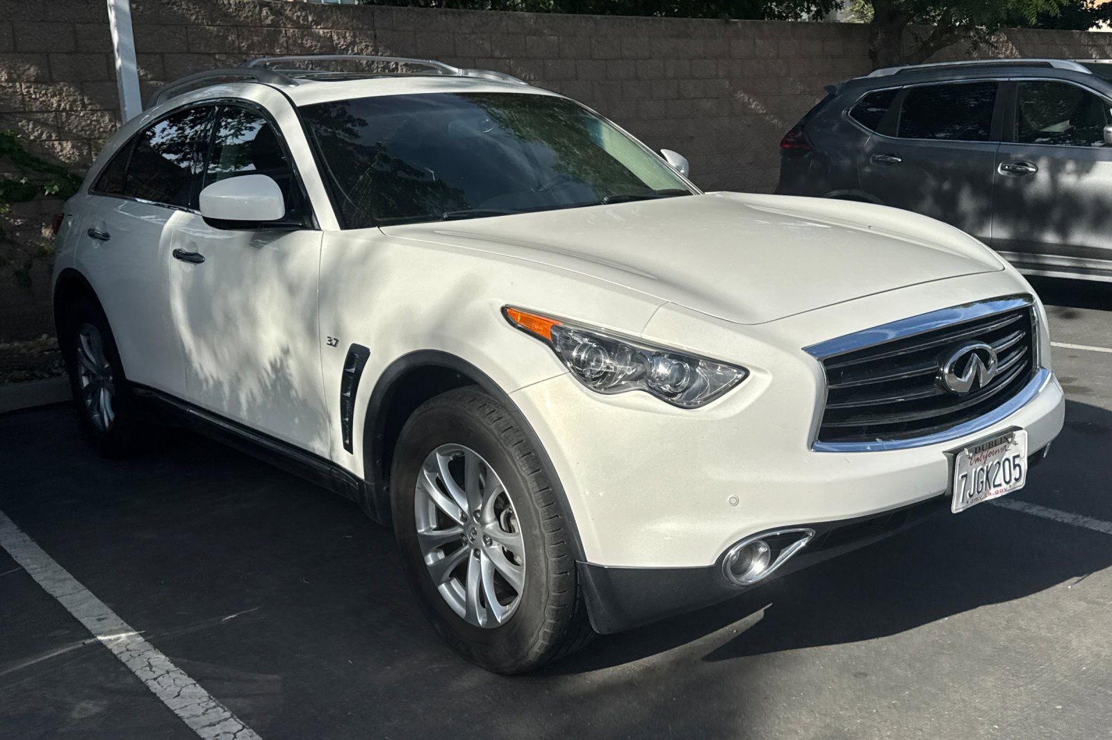 Used 2014 INFINITI QX70 AWD w/ Premium Package image 2