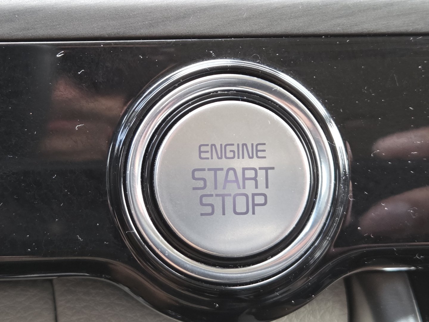 Used 2024 Kia Carnival EX FWD image 33