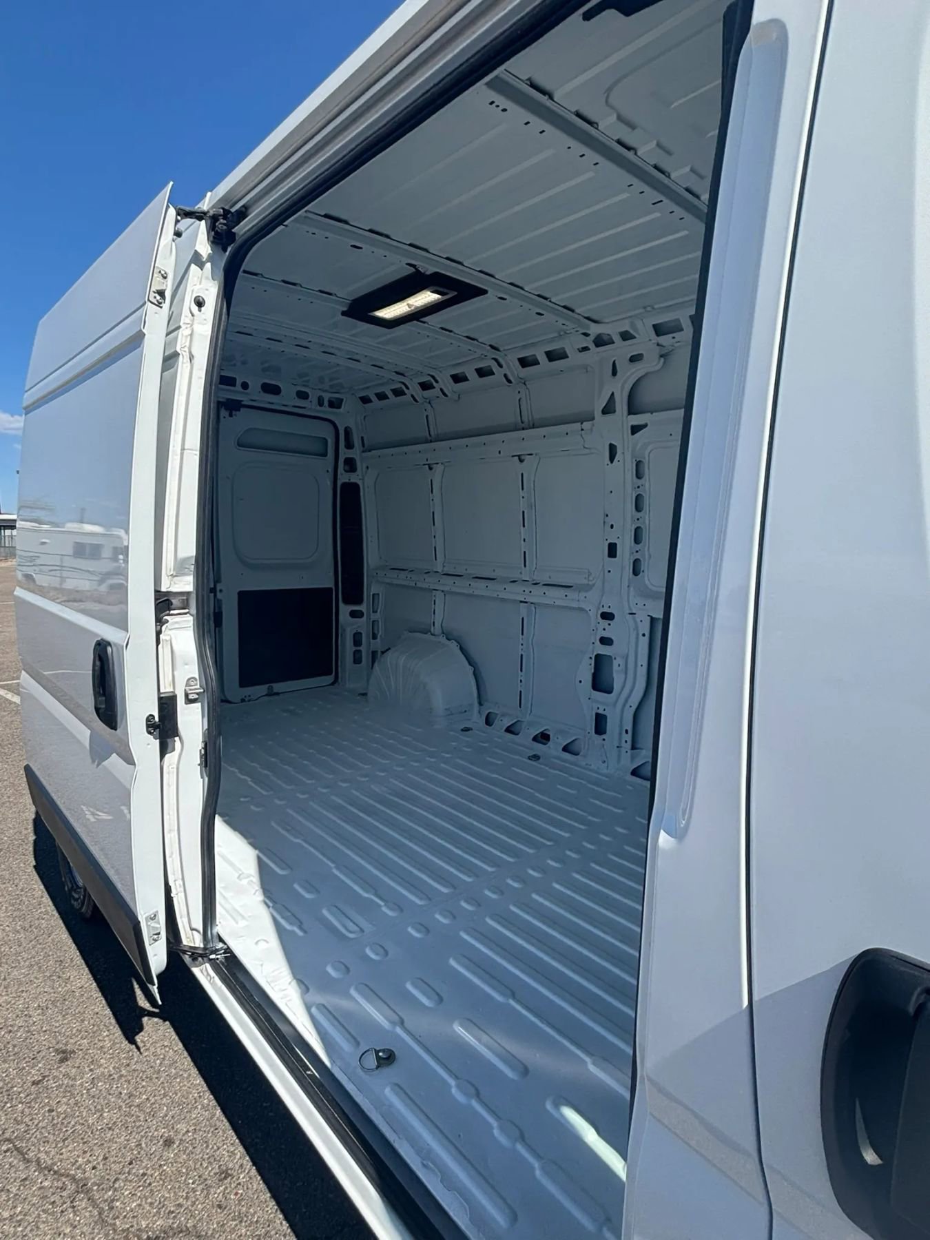 Used 2026 RAM ProMaster 2500 w/ Convenience Group FWD image 7
