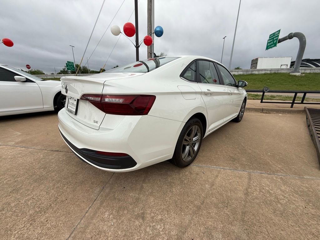 Used 2024 Volkswagen Jetta SE image 6